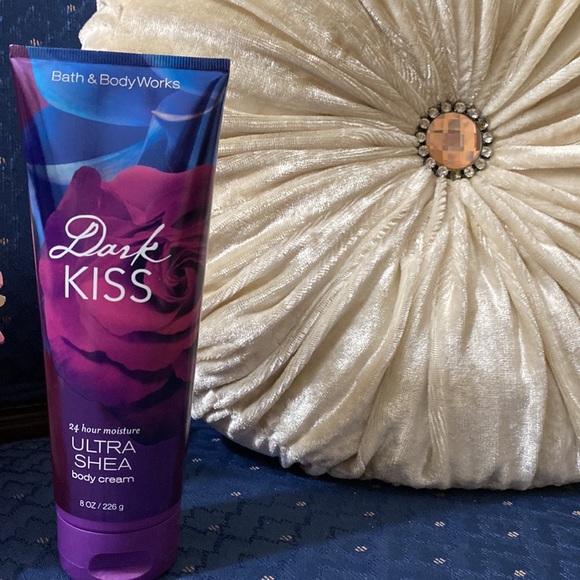 BATH & BODY WORKS SET. . . DARK KISS SCENT - Picture 3 of 6
